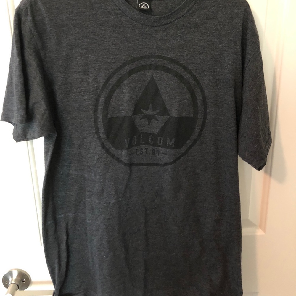 Volcom tshirt